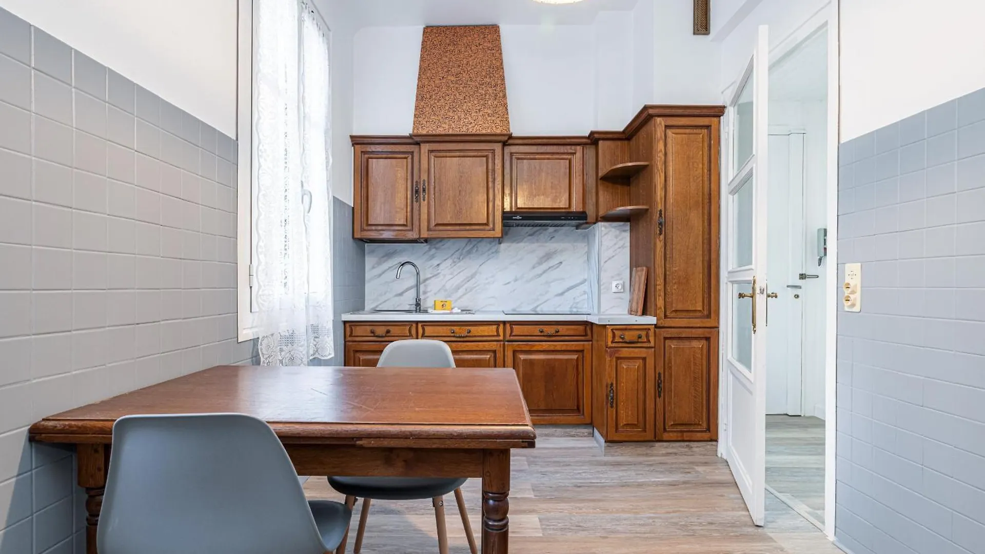 Large Central 2 Bdr & Garage Nizza