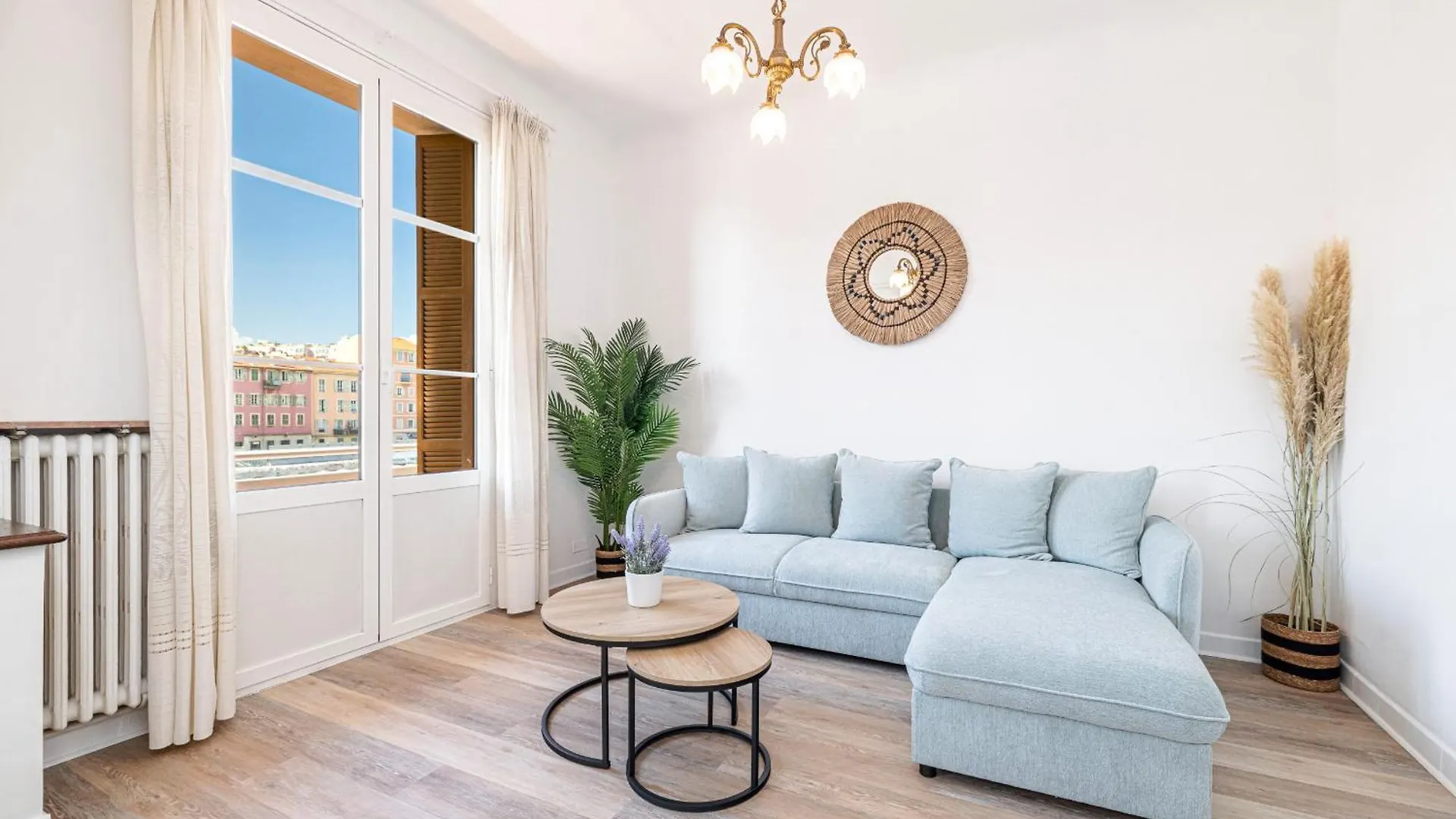 Large Central 2 Bdr & Garage Nizza Francia